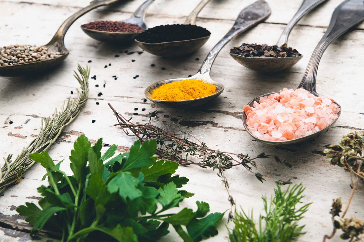 5 Herbs and Spices with Health Benefits